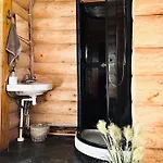 Jaerveveere Puhkekeskus Hébergement de vacances Valma